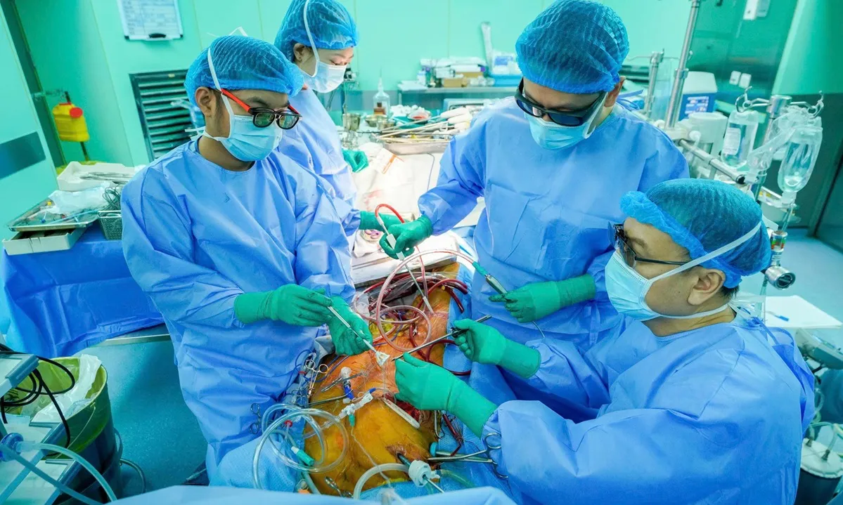 Phát hiện hở van tim nặng dù vẫn chơi thể thao