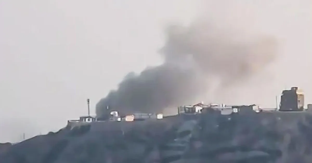 Houthi tấn công dinh tổng thống Yemen