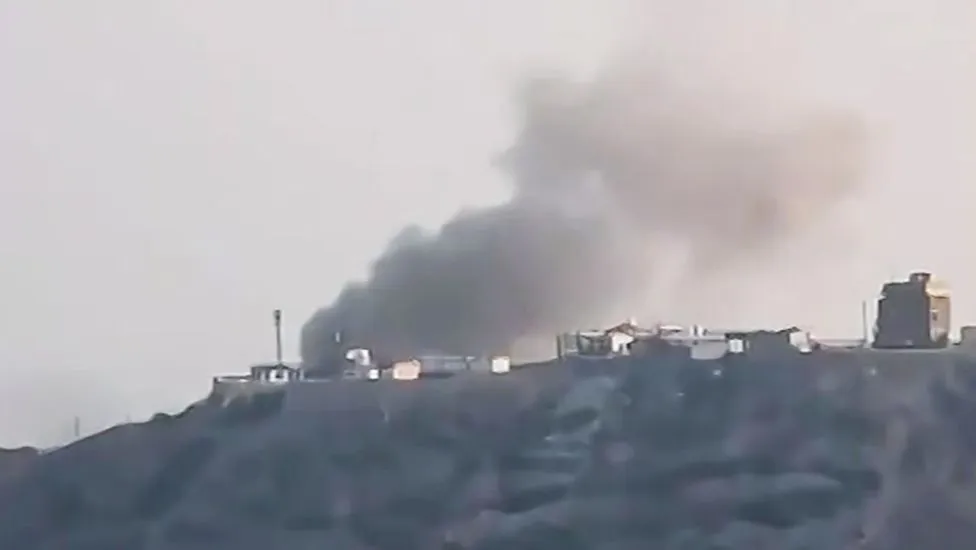 Houthi tấn công dinh tổng thống Yemen- Ảnh 1.