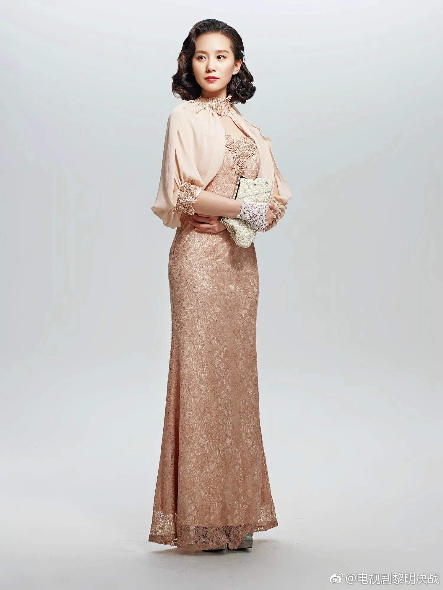 Thanh lịch, tao nhã, sang trọng khi mặc sườn xám