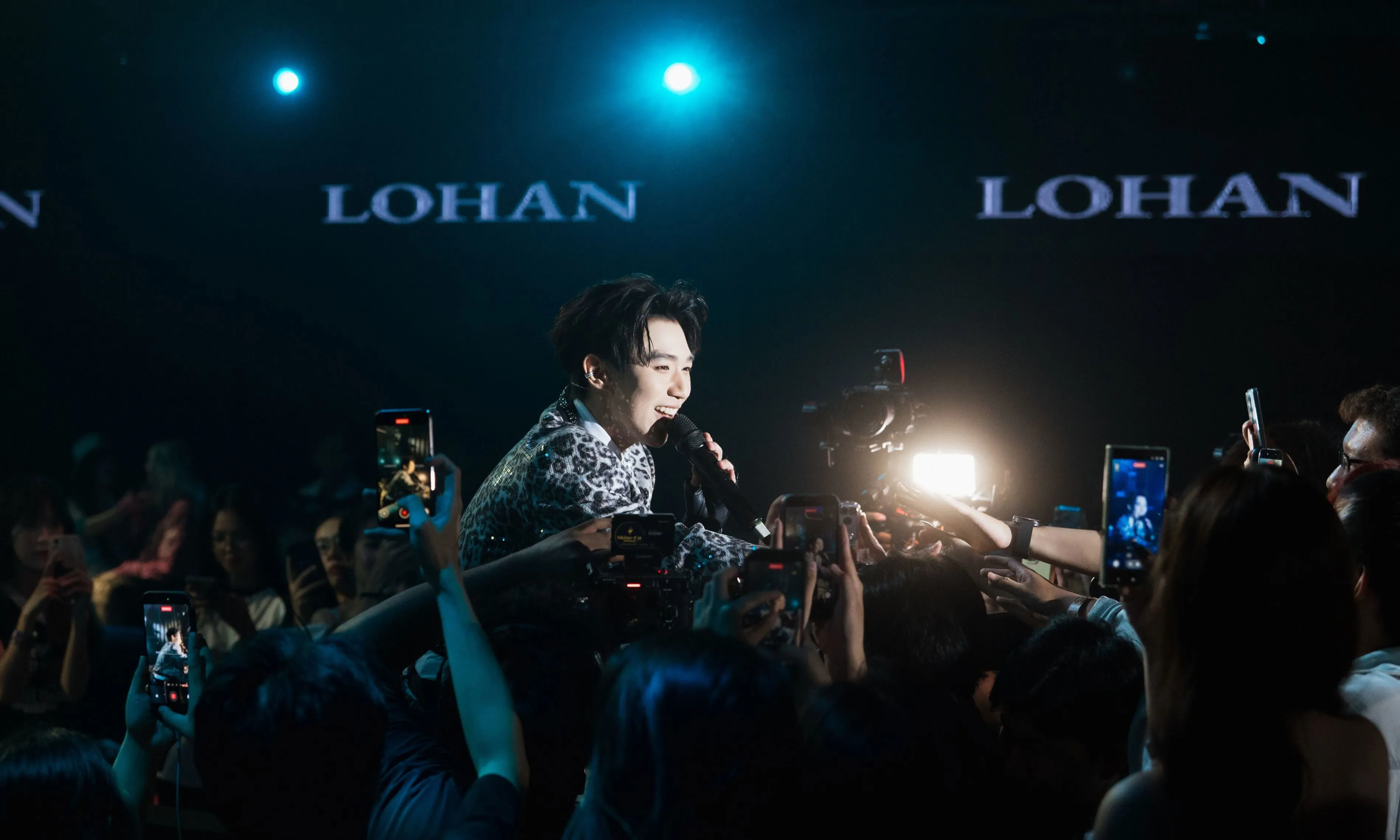 Từ Bảo Thy đến Lương Bích Hữu, Anh trai LOHAN tạo bất ngờ với những màn kết hợp ấn tượng tại FANCON