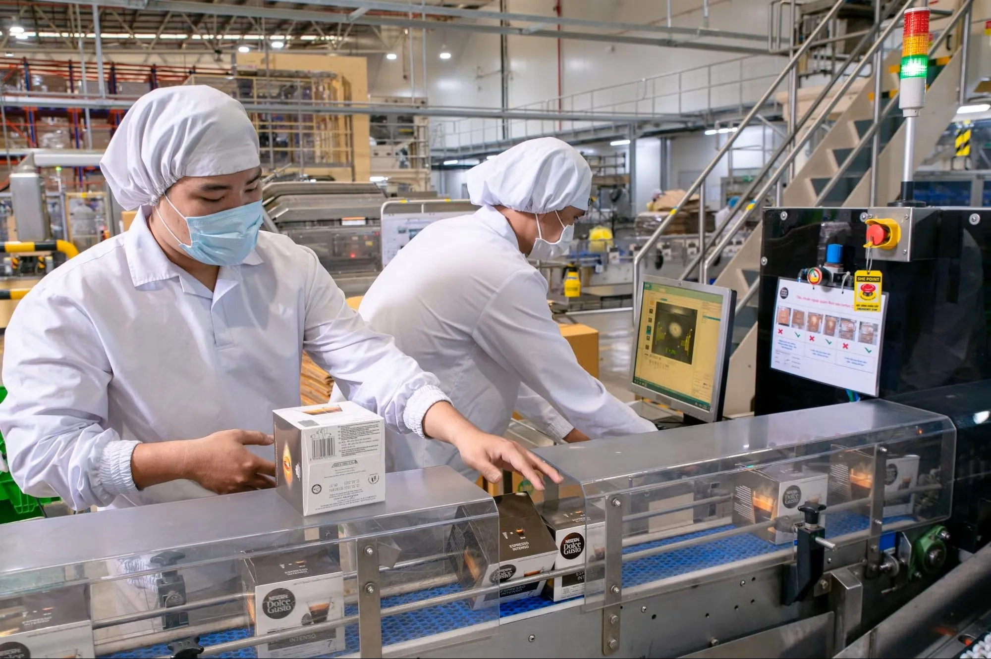 Việc trình Quốc hội điều chỉnh tăng mục tiêu tăng trưởng kinh tế năm 2025 ở mức trên 8% càng thể hiện rõ hơn quyết tâm, nỗ lực của Chính phủ trong việc thực hiện thắng lợi các mục tiêu phát triển kinh tế-xã hội giai đoạn 2021-2025 (Ảnh: Vietnam+)