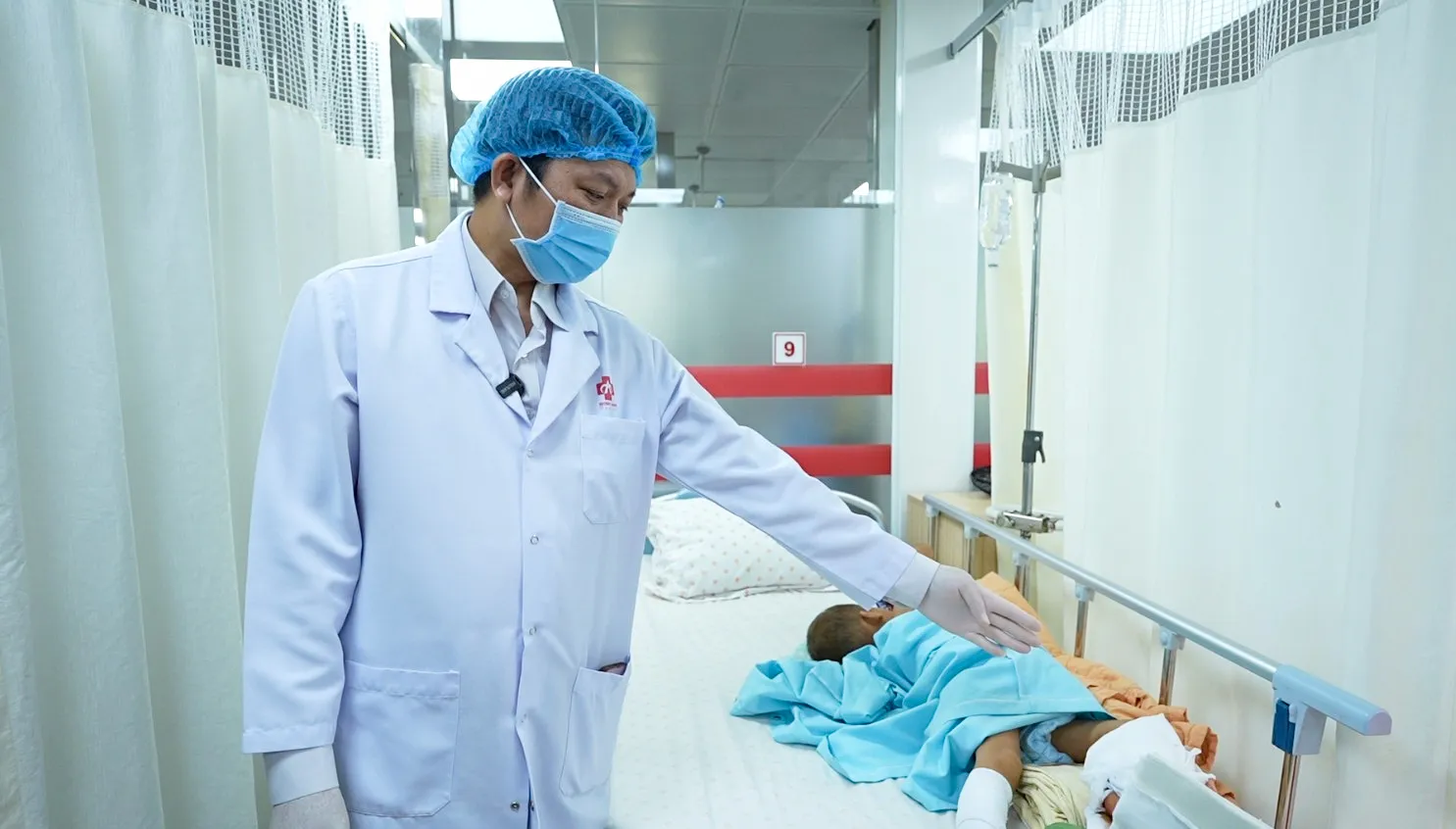Bs tài khám tại giường