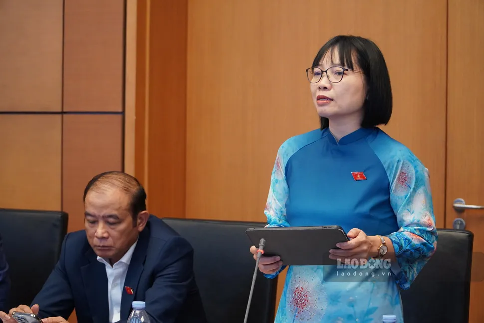 Đại biểu Nguyễn Thị Việt Nga - Đoàn đại biểu Quốc hội thành phố Hải Phòng đề nghị bổ sung hình thức giải quyết tranh chấp bằng trọng tài trong dự thảo Luật Bưu chính (sửa đổi) - Ảnh: Hạo Thiên - Lao Động