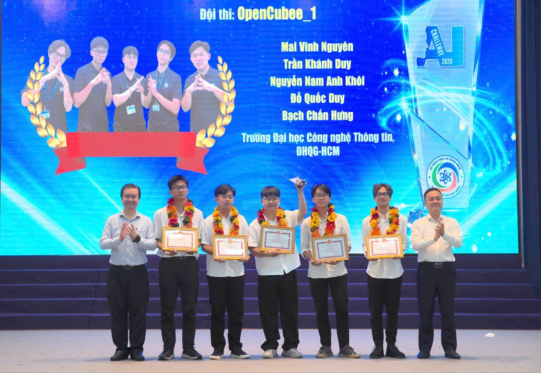 Giải nhất bảng A đội OpenCubee-1 Trường Đại học Công nghệ Thông tin, ĐHQG TP.HCM dành cho sinh viên, thanh niên - Ảnh Bá Nam