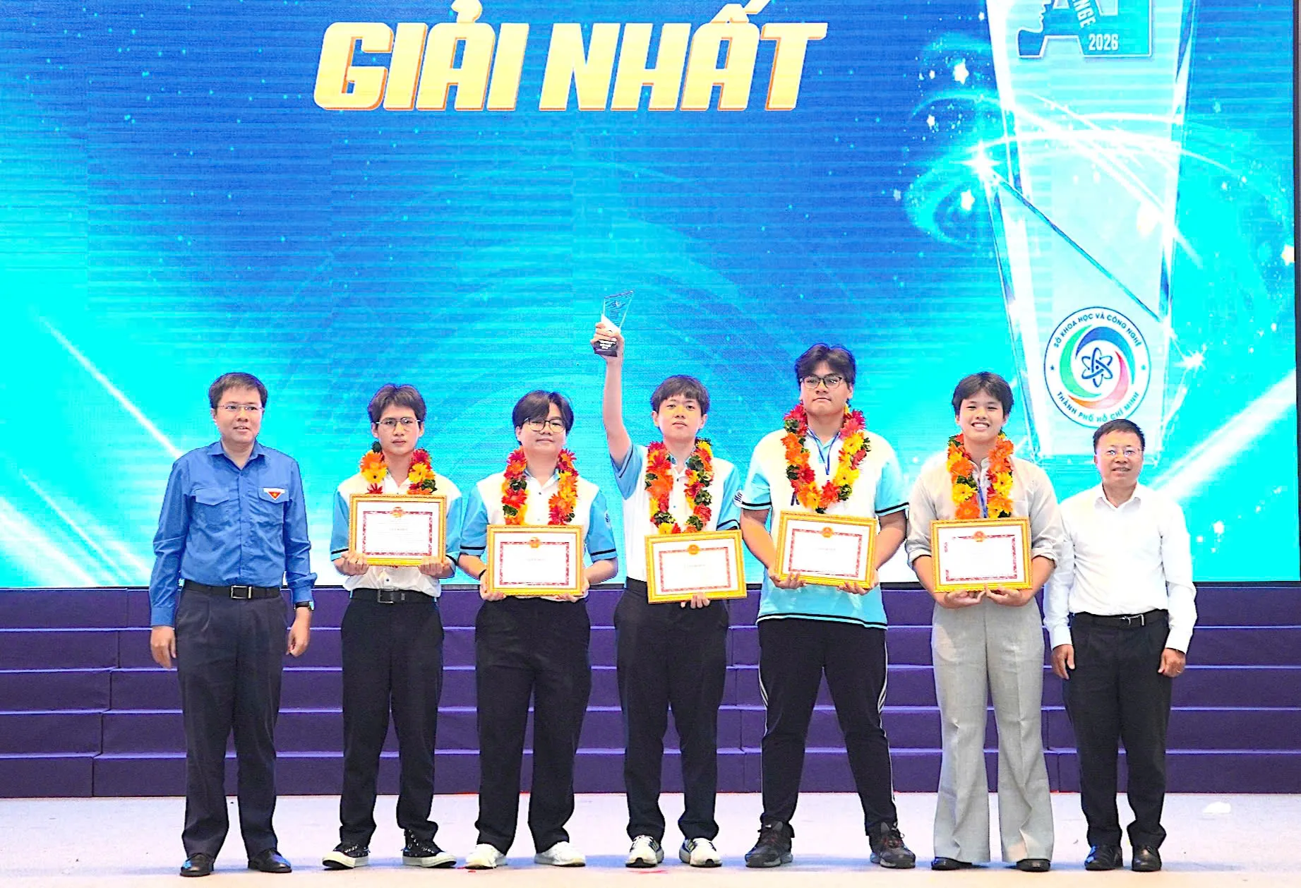 Giải nhất bảng B đội 5 Chàng lính ngự lâm, Trường THPT Năng khiếu, ĐHQG TPHCM dành cho học sinh - Ảnh Bá Nam