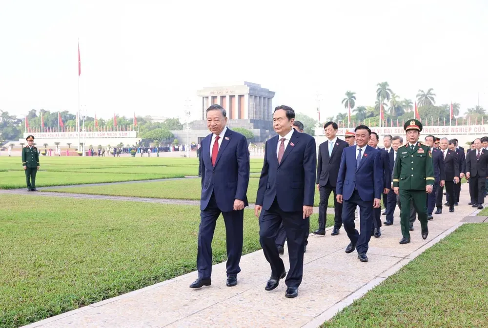 Tổng Bí thư, Chủ tịch nước Tô Lâm cùng các đồng chí lãnh đạo Đảng, Nhà nước và các đại biểu tới Nhà Quốc hội dự phiên khai mạc kỳ họp thứ 2, Quốc hội khóa XVI, sáng 17/10 - Ảnh: Quang Phúc - SGGP