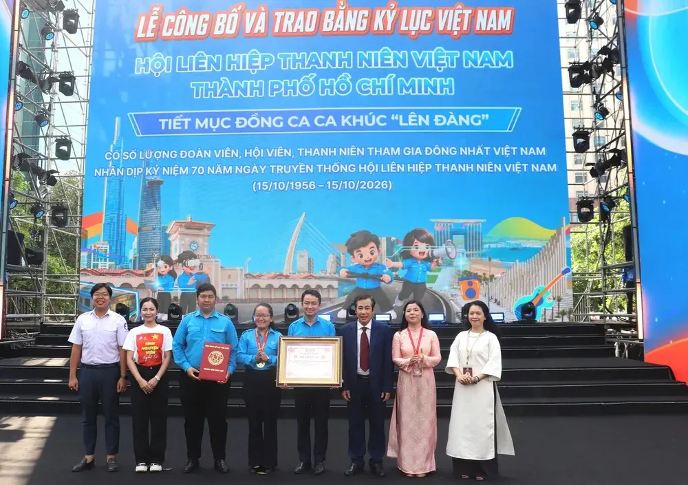 Hội LHTN Việt Nam TP. Hồ Chí Minh đón nhận bằng kỷ lục Việt Nam tại chương trình
