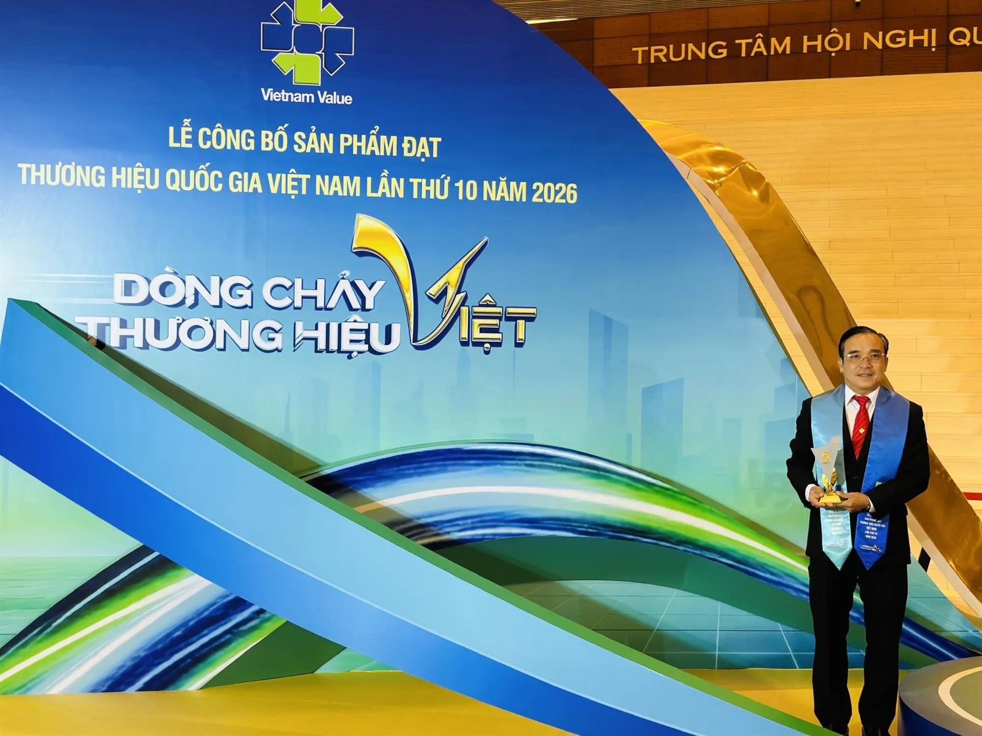 Phó tổng giám đốc Saigon Co.op Nguyễn Ngọc Thắng vinh dự đại diện tham dự trao giải tại lễ công bố Thương hiệu Quốc gia 2026