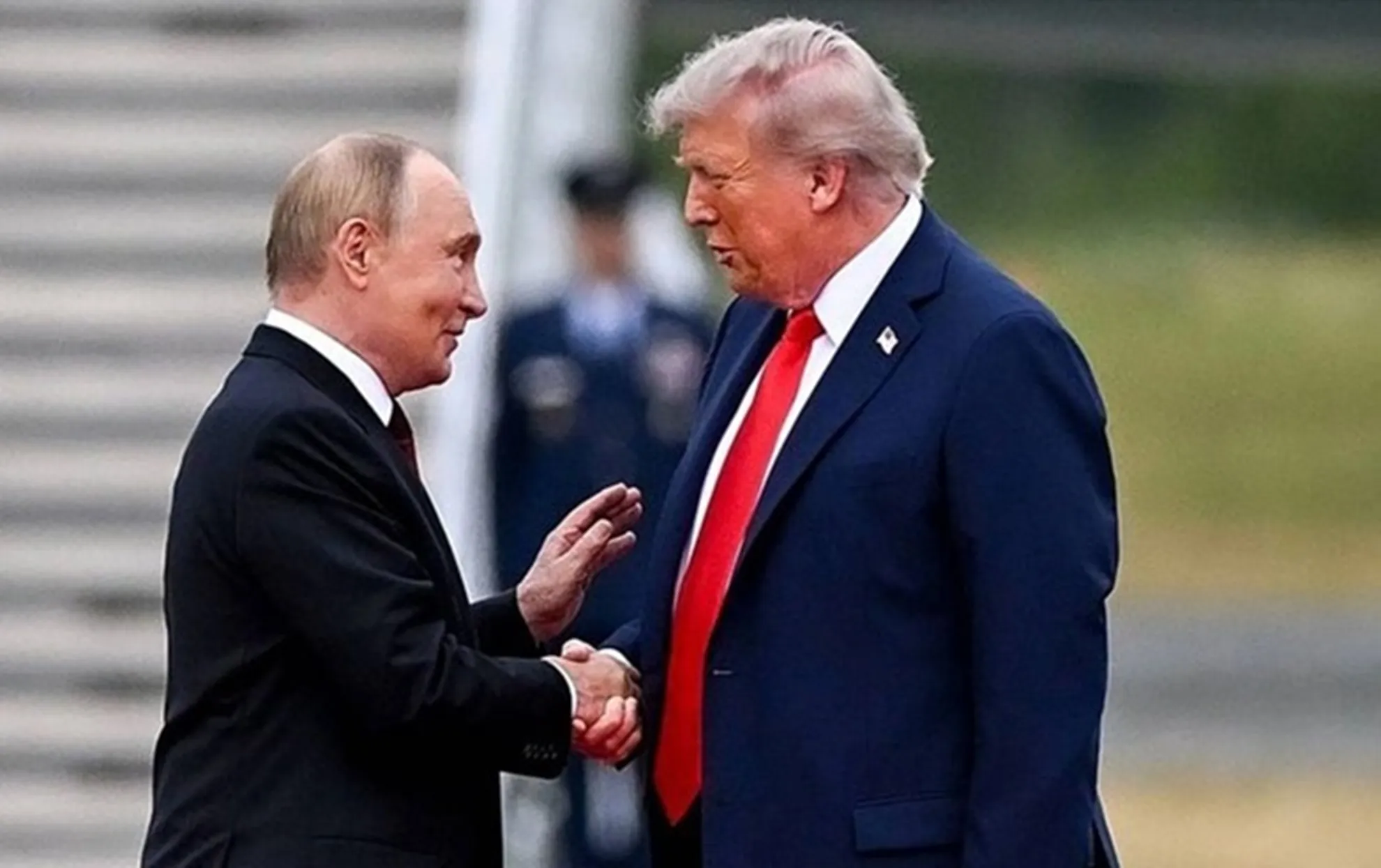 Tổng thống Nga Vladimir Putin và Tổng thống Mỹ Donald Trump gặp thượng đỉnh ở Alaska ngày 15/8/2025 - Ảnh: TASS