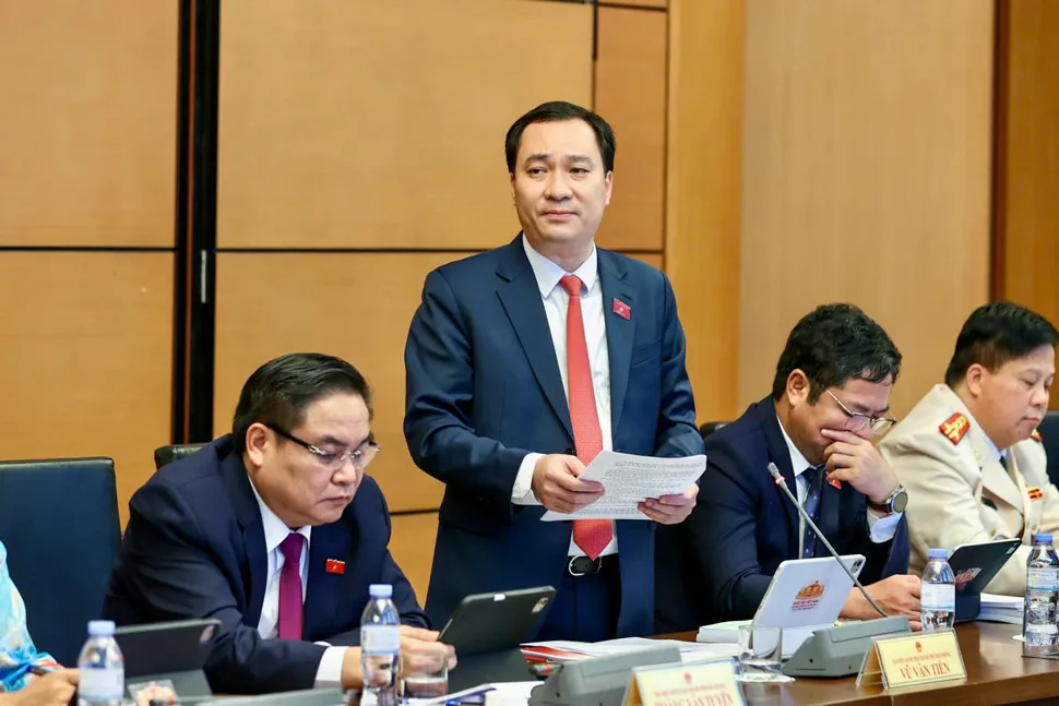 Đại biểu Vũ Văn Tiến - Đoàn đại biểu Quốc hội thành phố Hải Phòng phát biểu tại phiên họp Tổ - Ảnh: Như Ý - Lao Động