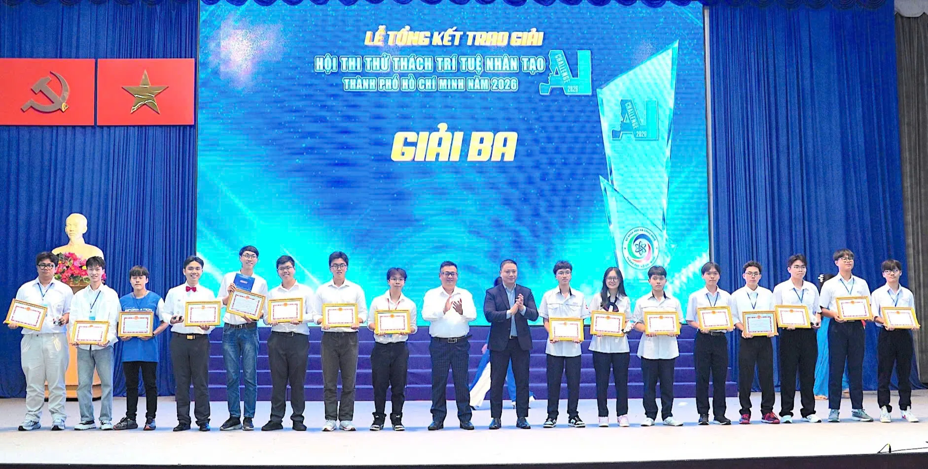 Trao Giải Ba cho bảng A và B của Hội thi Thử thách Trí tuệ nhân tạo TPHCM năm 2026 - Ảnh Bá Nam