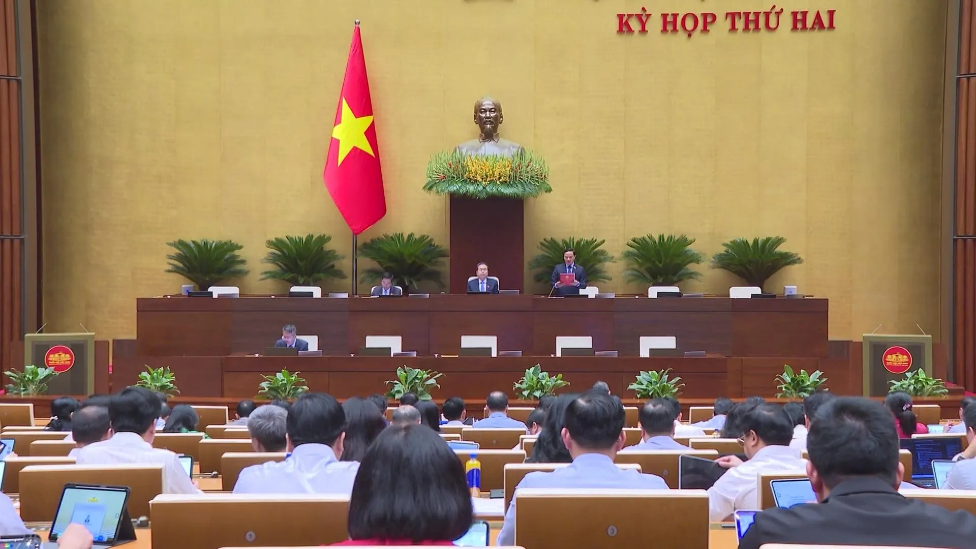 Quốc hội xem xét nhiều dự án luật, nghị quyết quan trọng | Thời sự trưa HTV ngày 18/10/2026- Ảnh 1.