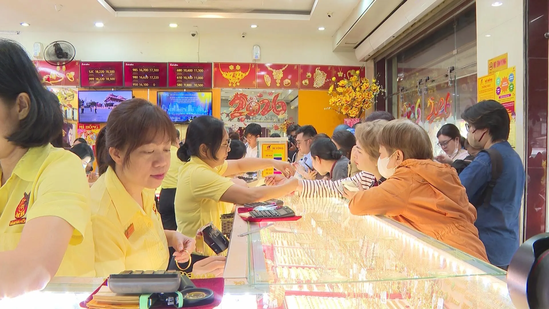 Mua bán vàng từ 5 triệu đồng phải thanh toán không dùng tiền mặt | 60 Giây Sáng ngày /10/2026 - Ảnh 1.