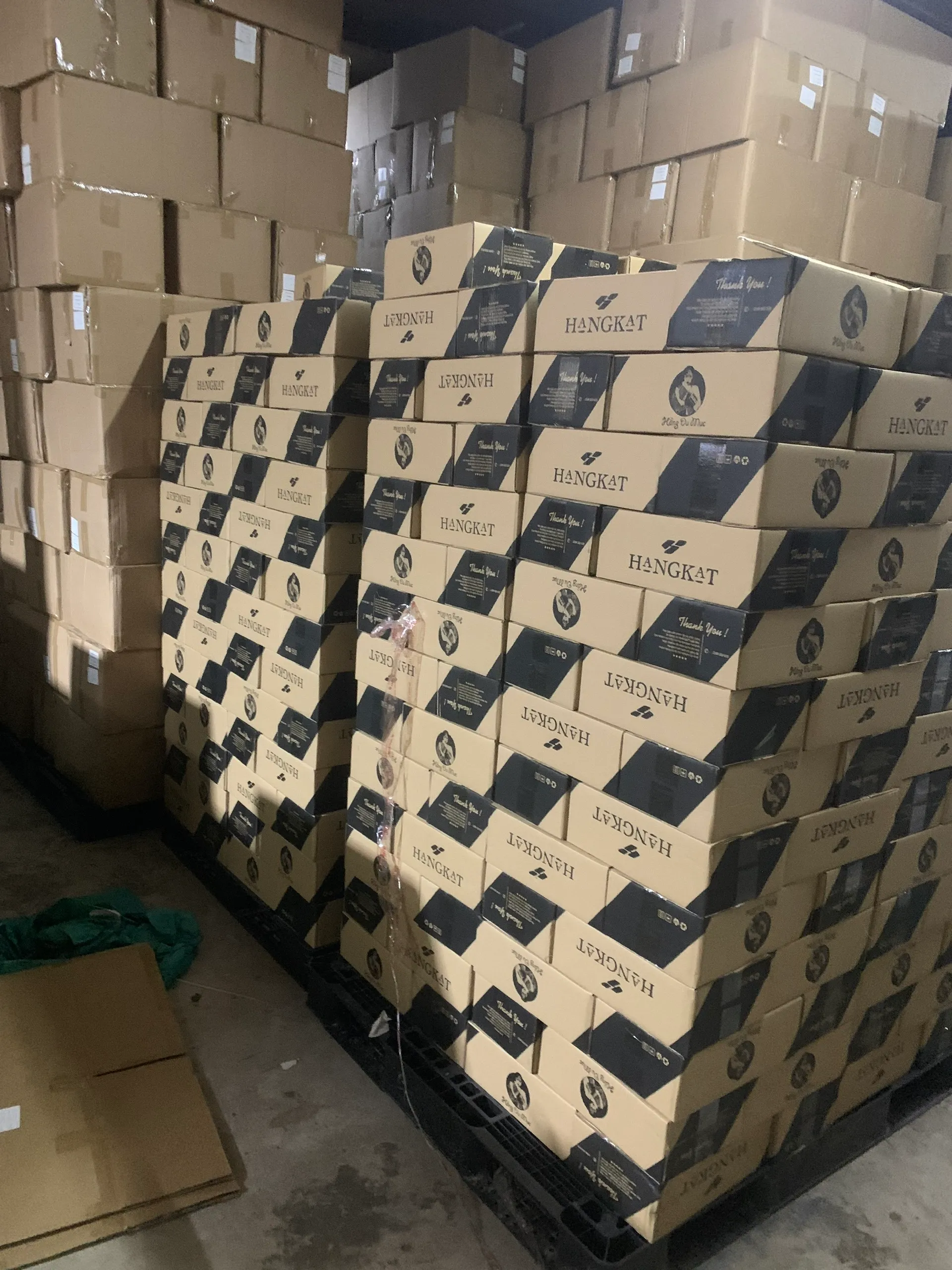 Hàng hóa trong kho - Ảnh Công an cung cấp