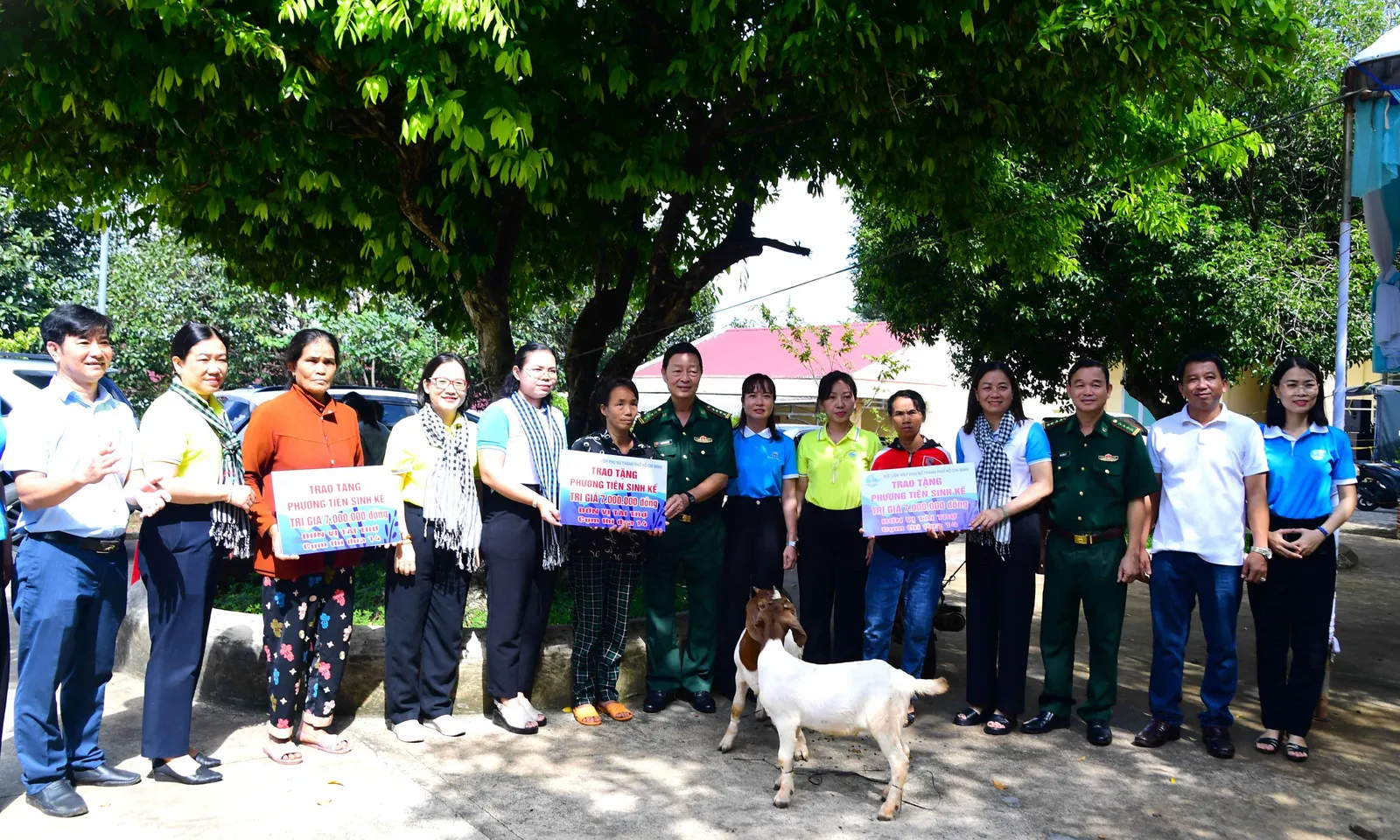 Tiếp sức sinh kế nơi vùng biên