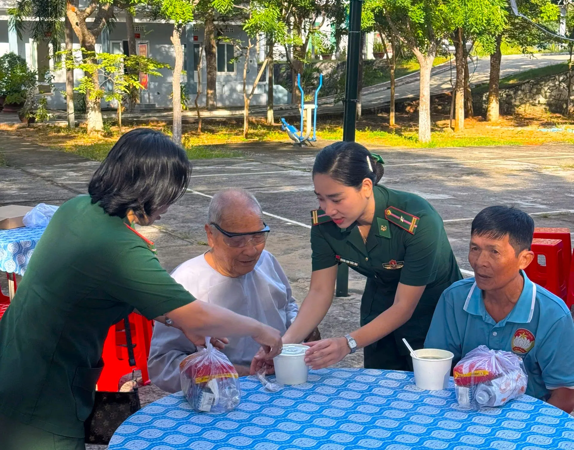 phu nu 6