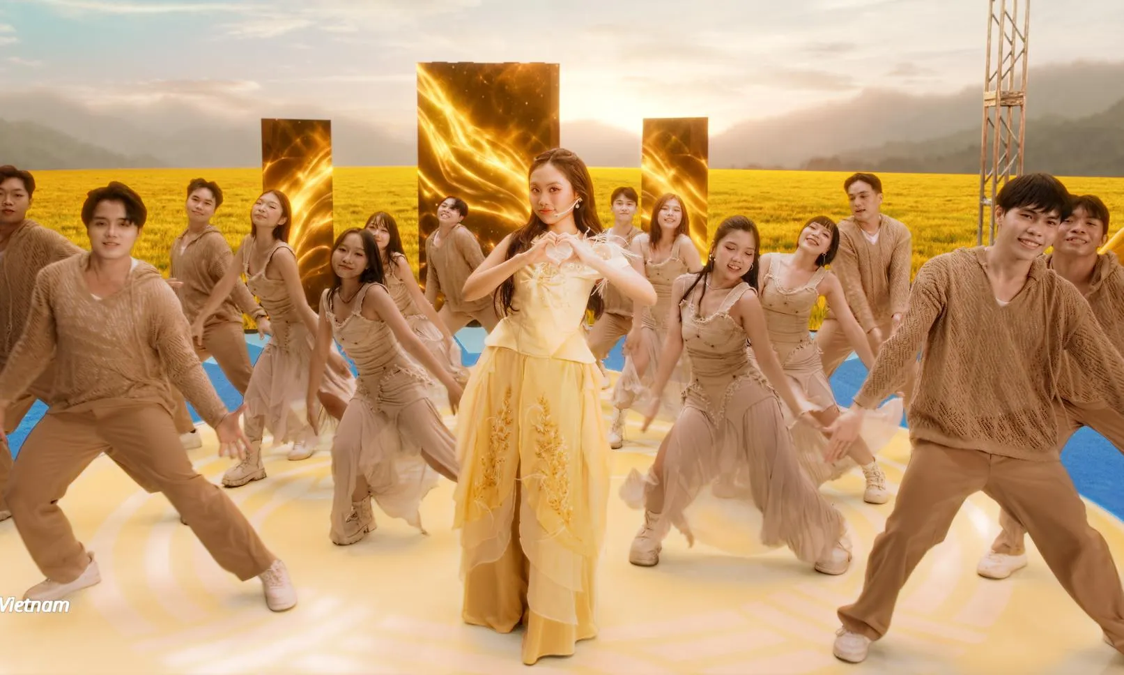 Phương Mỹ Chi ra mắt MV “Gạo Của Ta”, tôn vinh giá trị hạt gạo Việt