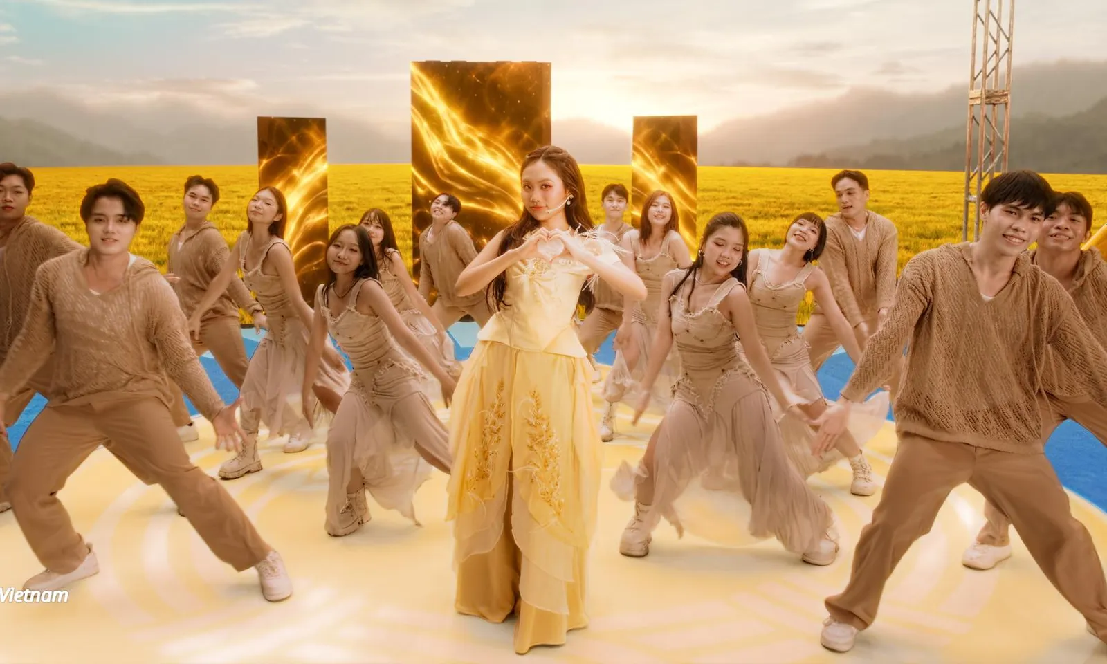 Phương Mỹ Chi ra mắt MV “Gạo Của Ta”, tôn vinh giá trị hạt gạo Việt