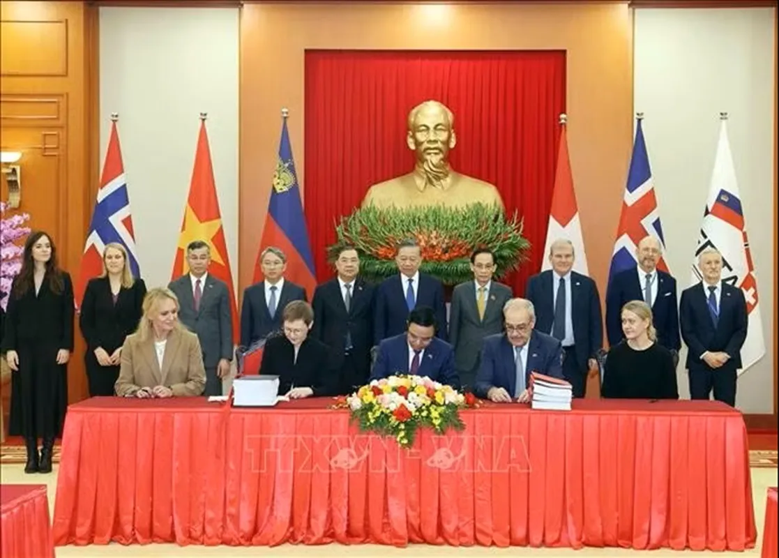 Tổng Bí thư, Chủ tịch nước Tô Lâm và các đại biểu chứng kiến Lễ ký kết Hiệp định Thương mại tự do Việt Nam - EFTA (VEFTA) - Ảnh Thống Nhất TTXVN