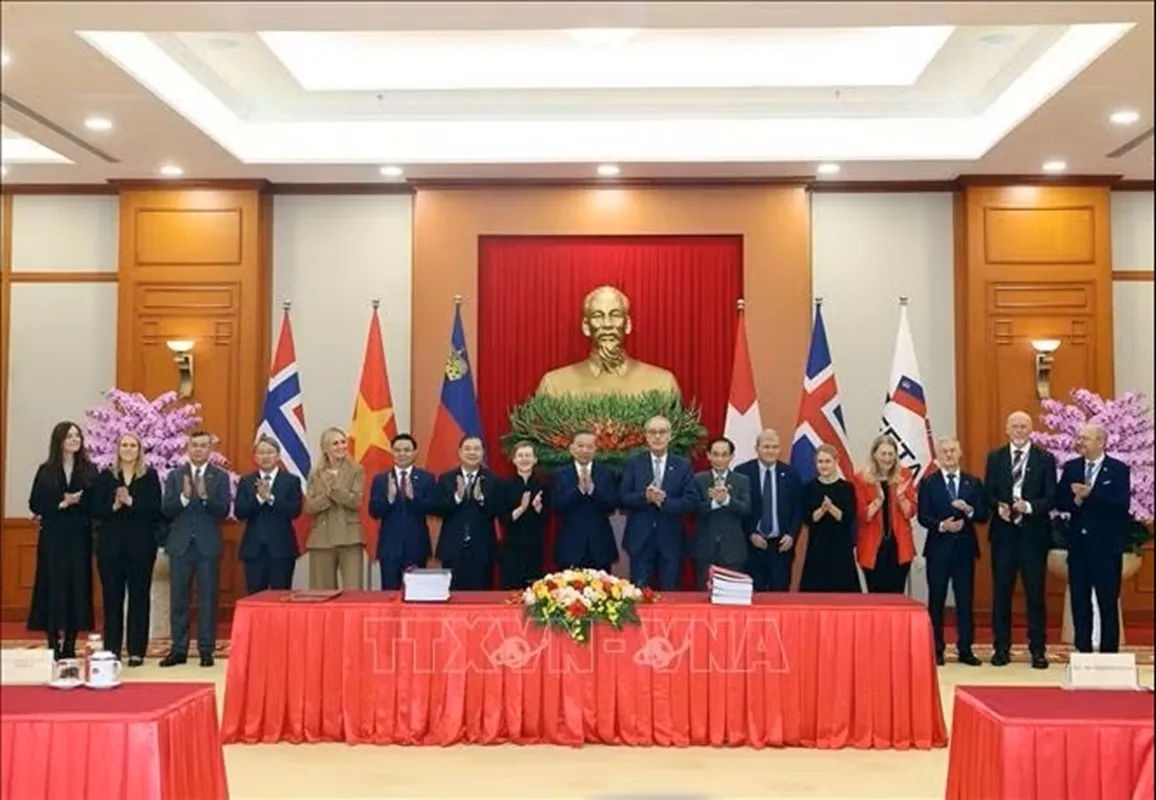 Tổng Bí thư, Chủ tịch nước Tô Lâm và các đại biểu tại lễ ký - Ảnh Thống Nhất TTXVN