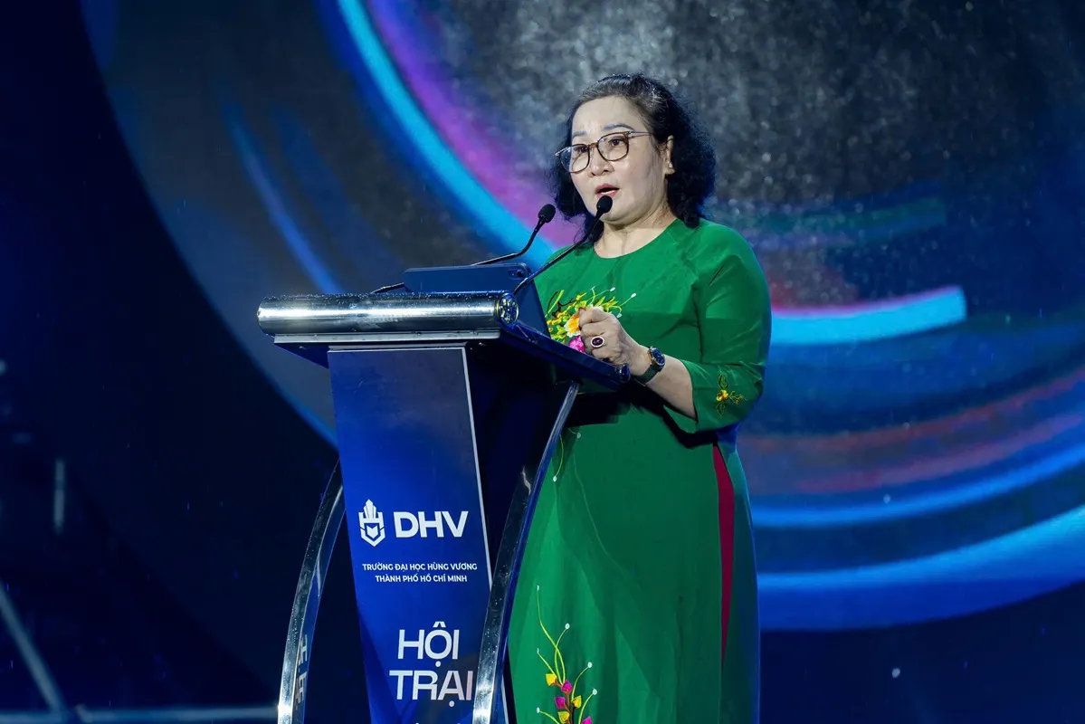 TS. Nguyễn Thị Mỹ Dung phát biểu tại đêm nhạc