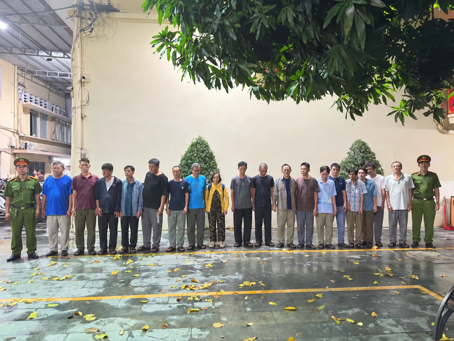 Cơ quan Cảnh sát điều tra Công an Thành phố (Phòng Cảnh sát hình sự) đã khởi tố tổng cộng 26 bị can về các tội "Môi giới mại dâm", "Tổ chức đánh bạc" và "Đánh bạc".