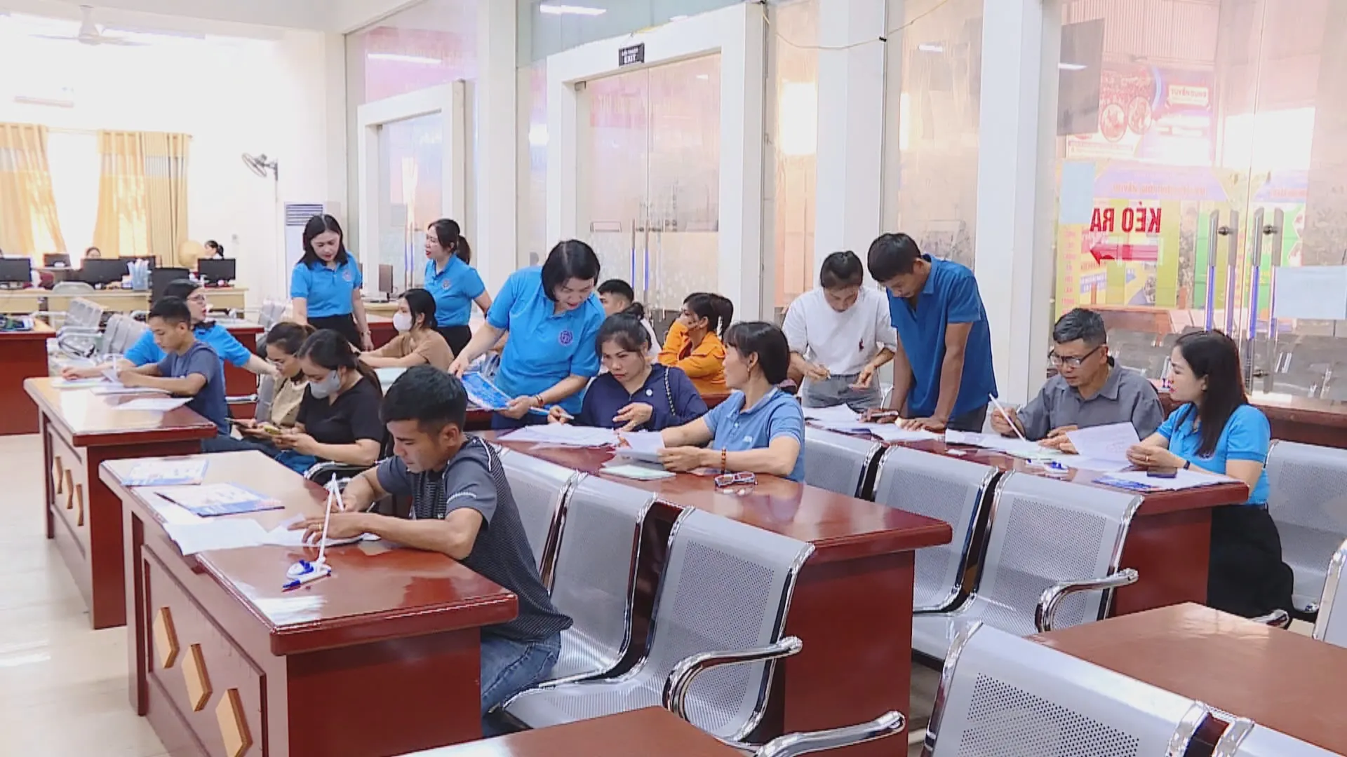 Ngân hàng Nhà nước yêu cầu giảm lãi suất cho vay tới 2% một năm | 60 Giây Sáng ngày 19/10/2026 - Ảnh 3.