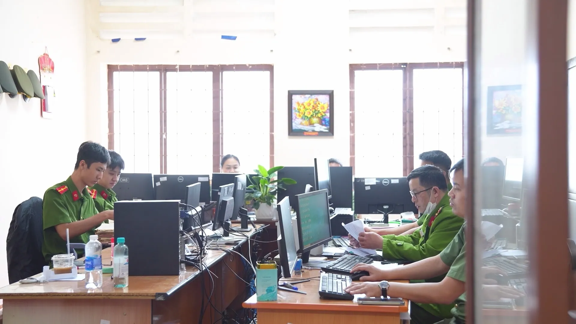 Ngân hàng Nhà nước yêu cầu giảm lãi suất cho vay tới 2% một năm | 60 Giây Sáng ngày 19/10/2026 - Ảnh 6. Ngân hàng Nhà nước yêu cầu giảm lãi suất cho vay tới 2% một năm | 60 Giây Sáng ngày 19/10/2026 - Ảnh 6.