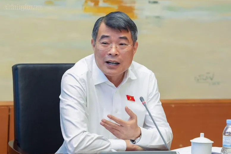 Thủ tướng nhấn mạnh, điều quan trọng nhất là quản lý, điều tiết, kiểm soát được giá đất và thị trường bất động sản - Ảnh: chinhphu.vn/Nhật Bắc