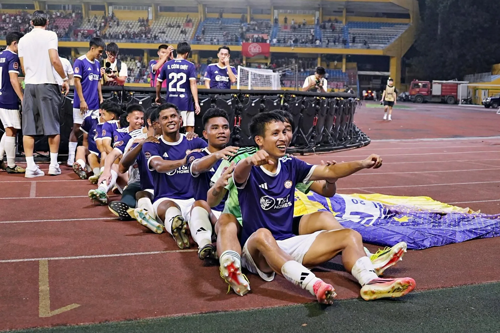 clb-ha-noi-v-league