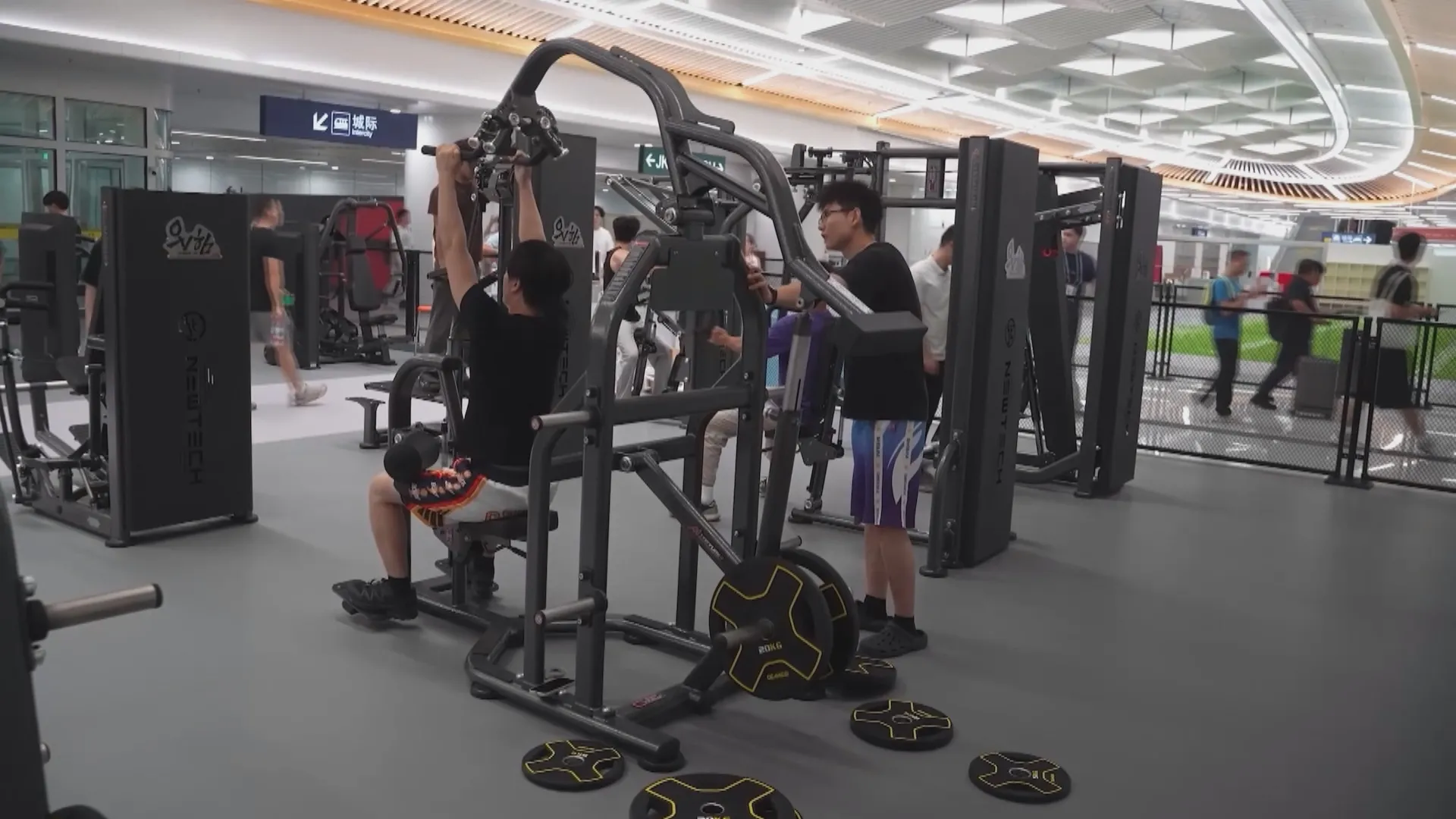 Mô hình thể thao ngay tại ga tàu điện ngầm giúp người dân tối ưu thời gian, tạo điều kiện để mọi người vận động nhiều hơn