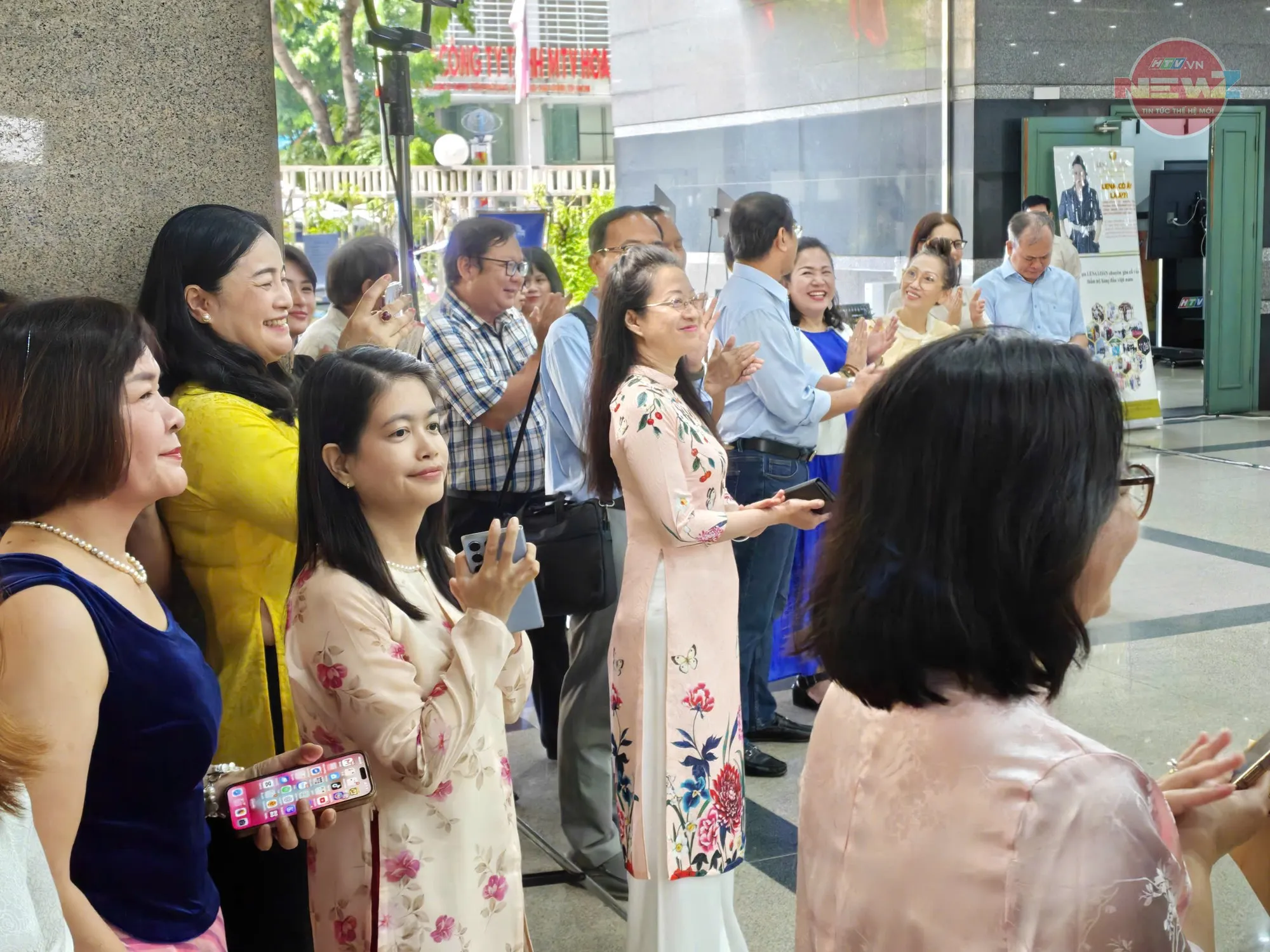 Nhà báo Cao Anh Minh - Tổng Giám đốc Đài Phát thanh và Truyền hình TP. Hồ Chí Minh gửi lời chúc mừng đến nữ cán bộ, viên chức và người lao động nhân Ngày Phụ nữ Việt Nam 20/10