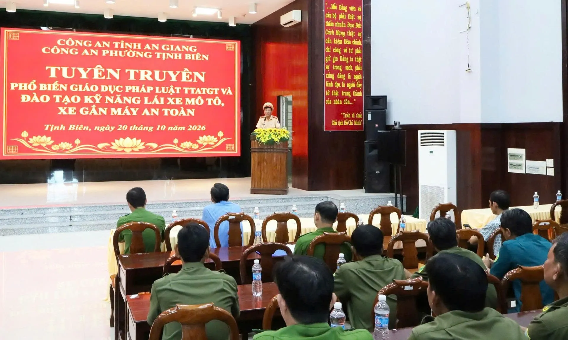 Quang cảnh buổi tuyên truyền phổ biến pháp luật về TTATGT đường bộ tại phường Tịnh Biên, tỉnh An Giang - Xây Dựng