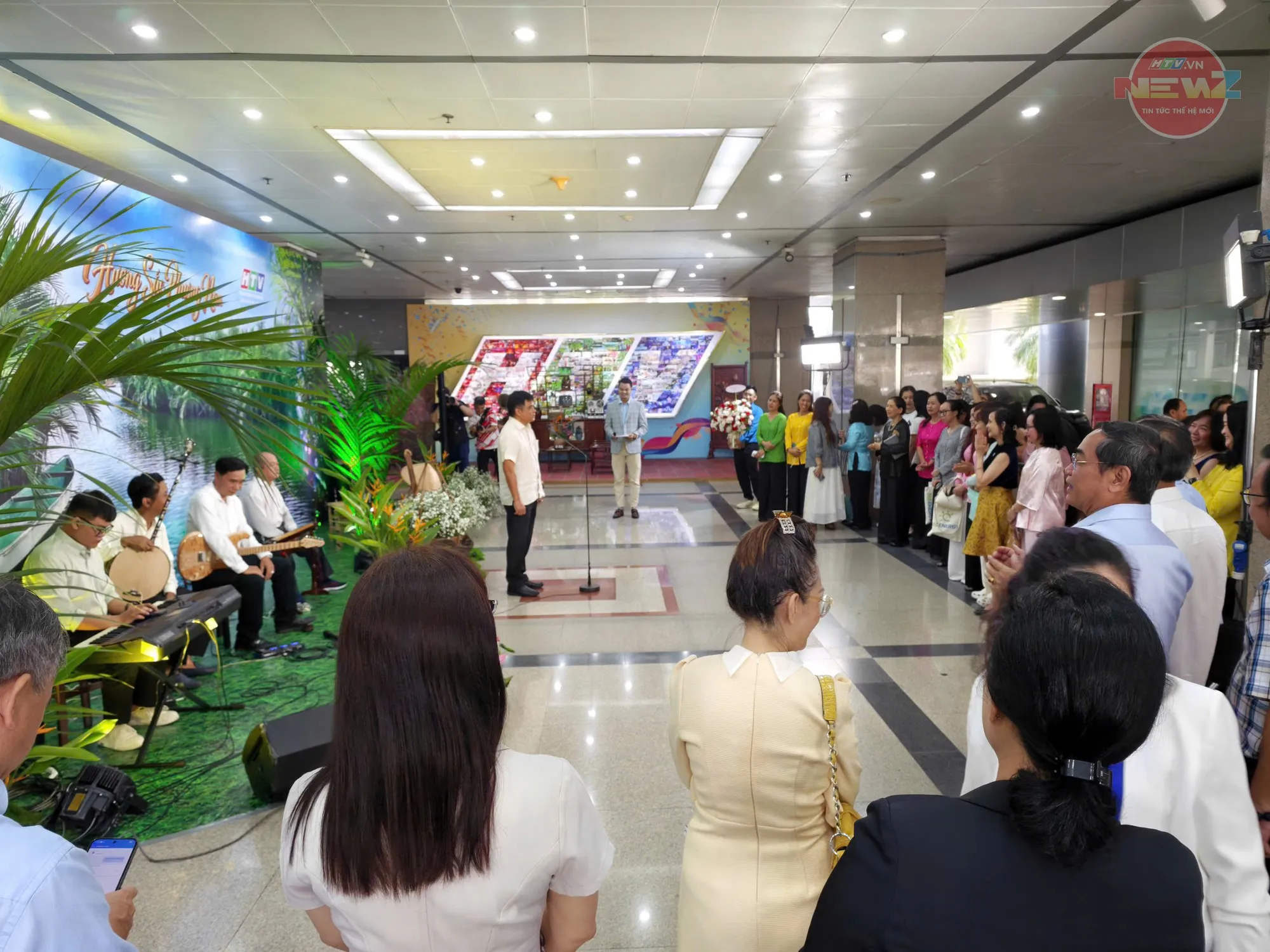Nhà báo Cao Anh Minh - Tổng Giám đốc Đài Phát thanh và Truyền hình TP. Hồ Chí Minh gửi lời chúc mừng đến nữ cán bộ, viên chức và người lao động nhân Ngày Phụ nữ Việt Nam 20/10