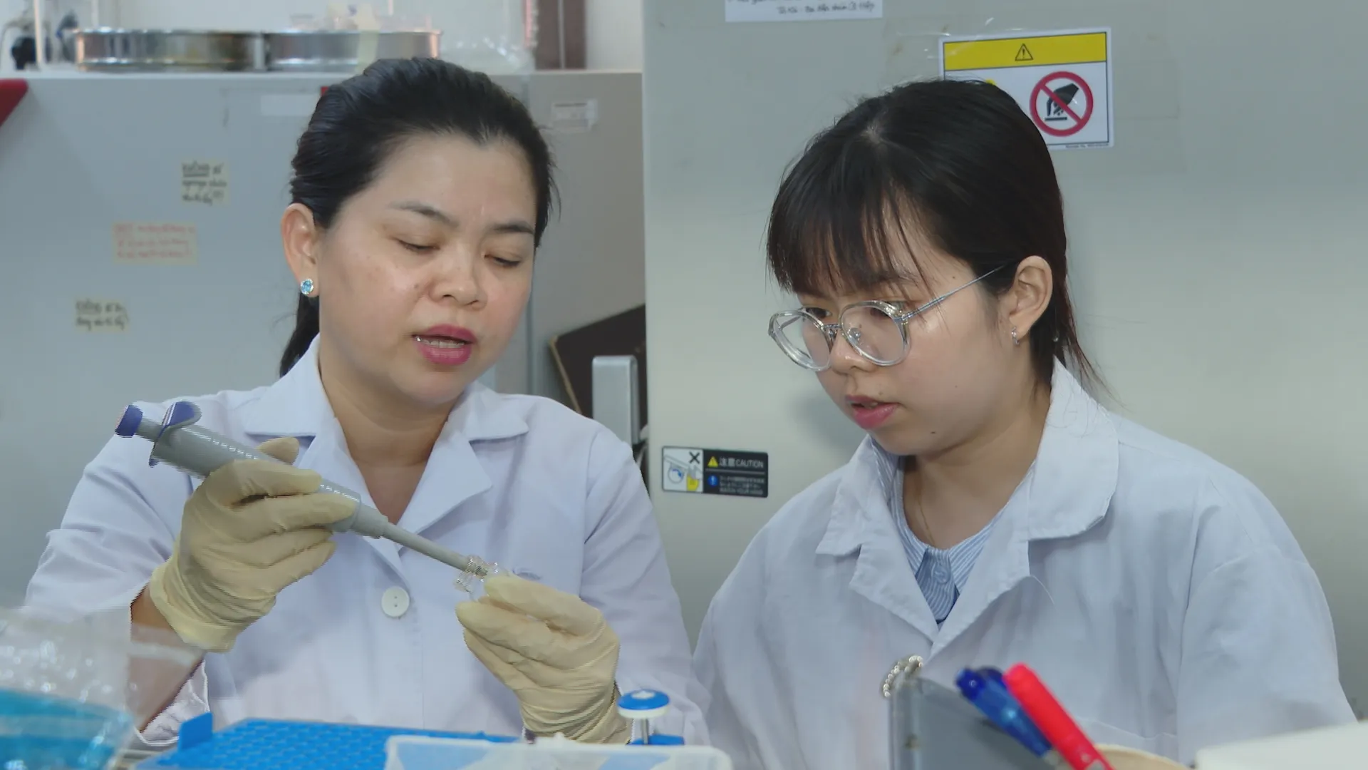 Sở hữu hơn 170 công trình khoa học và 7 bằng sáng chế, PGS.TS Nguyễn Thị Hiệp là một trong những nhà nghiên cứu y sinh tiên phong tại Việt Nam