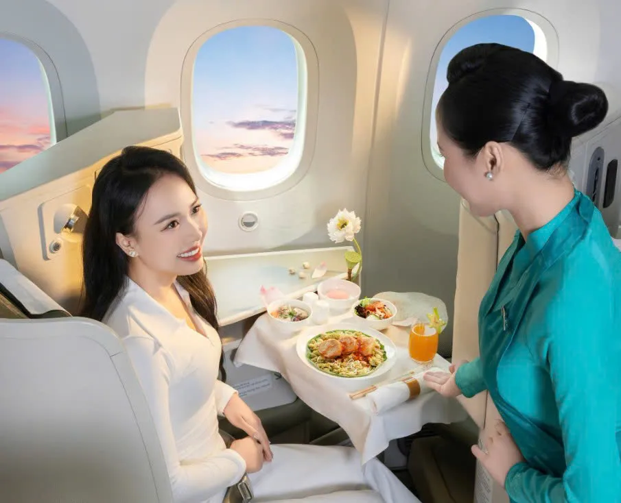 Vietnam Airlines trở thành hãng hàng không châu Á đầu tiên giành danh hiệu “Hãng hàng không có ẩm thực tốt nhất thế giới 2026”