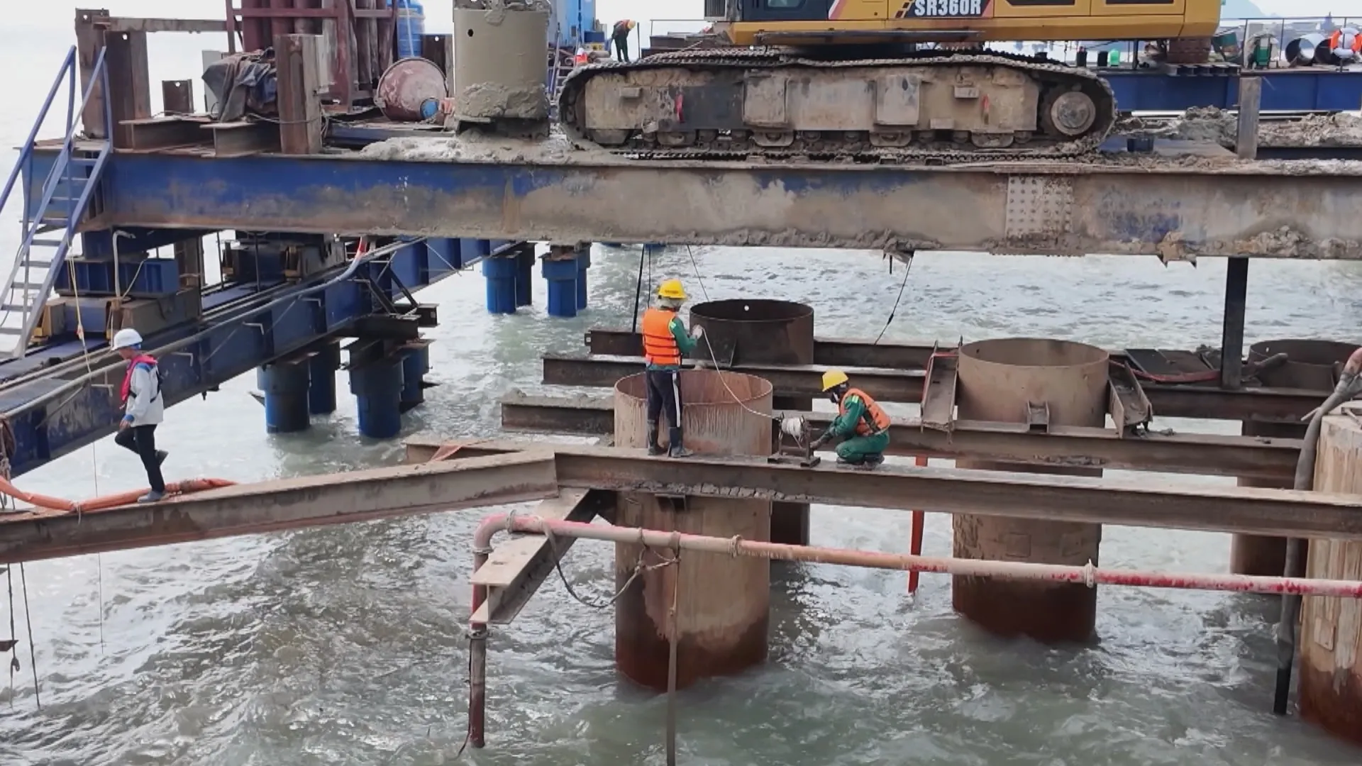 Đẩy nhanh tiến độ thi công dự án đường vượt biển ra đảo Hòn Khoai, Cà Mau