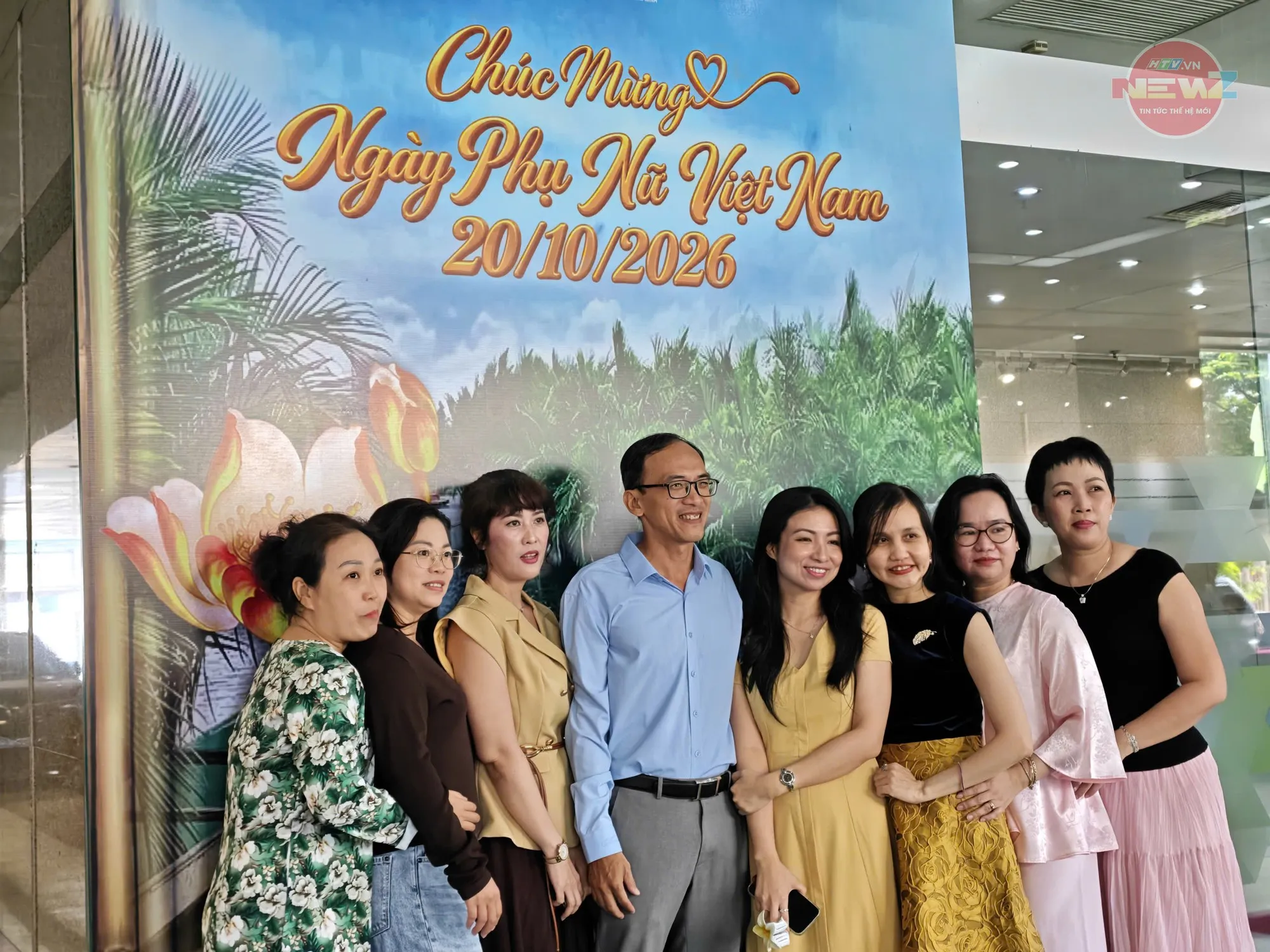 Những khung hình rạng rỡ cùng nụ cười thân tình góp phần lưu giữ kỷ niệm đẹp trong buổi gặp gỡ tại ngôi nhà chung HTV