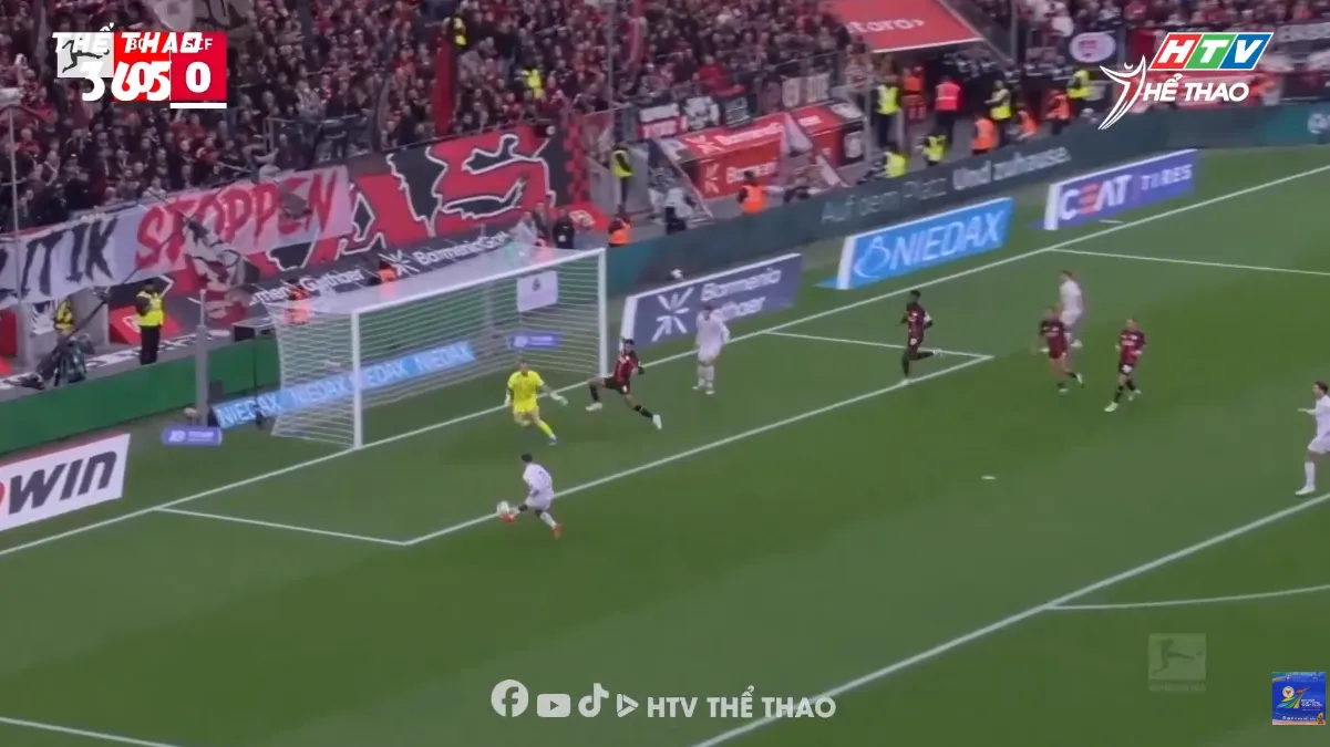 Leverkusen tạm xếp thứ tư với 13 điểm, kém đội đầu bảng Bayern Munich một điểm