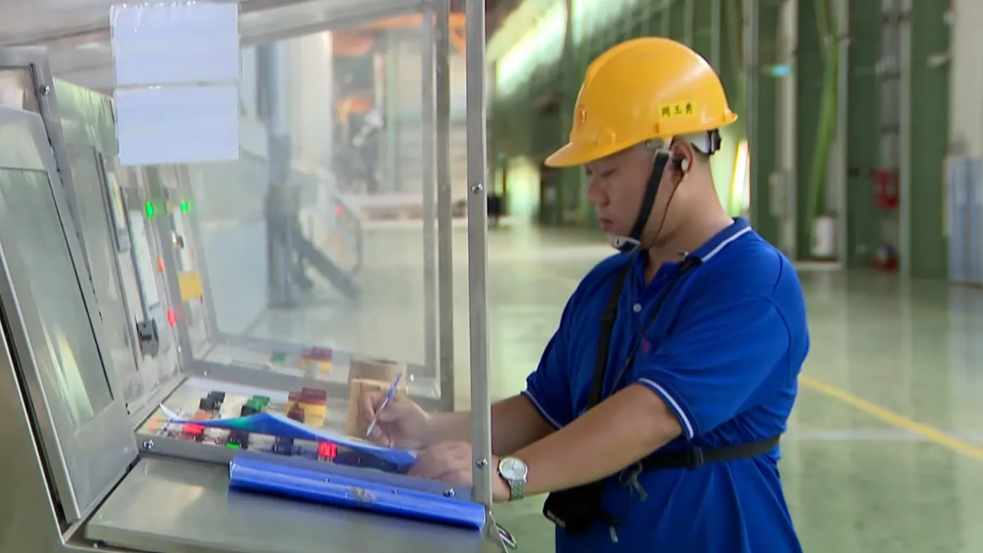 Lãi suất cho vay giảm, doanh nghiệp vẫn cần thêm nguồn vốn - Ảnh 1. Doanh nghiệp đẩy mạnh hoạt động sản xuất trong những tháng cuối năm, kéo theo nhu cầu vốn gia tăng