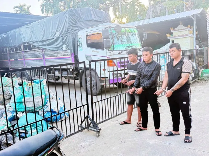 Điều tra vụ mất 826kg chì, công an Đà Nẵng phát hiện nhóm trộm xe máy - Ảnh 1. Trộm 826kg chì, nhóm 3 người khai thêm 2 vụ trộm xe máy ở Đà Nẵng (Ảnh: Công an Đà Nẵng)