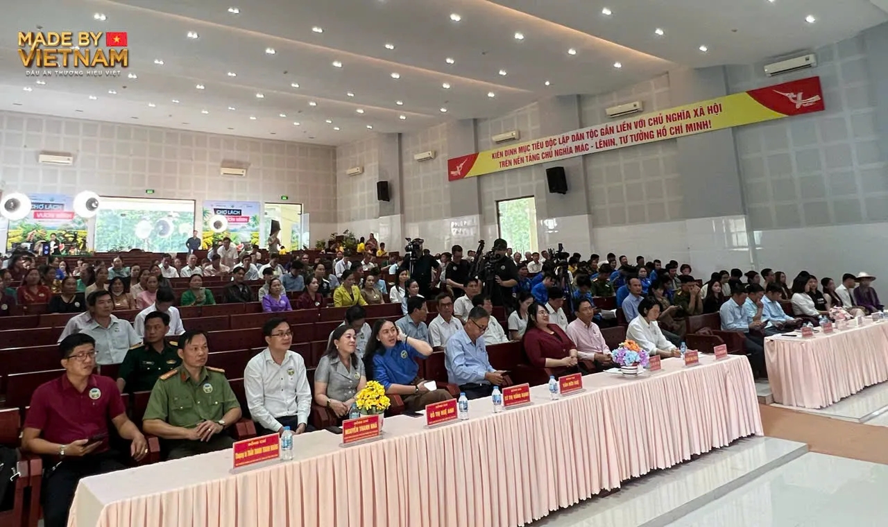 Chợ Lách đưa đặc sản địa phương vươn xa qua thương mại điện tử - Ảnh 1.