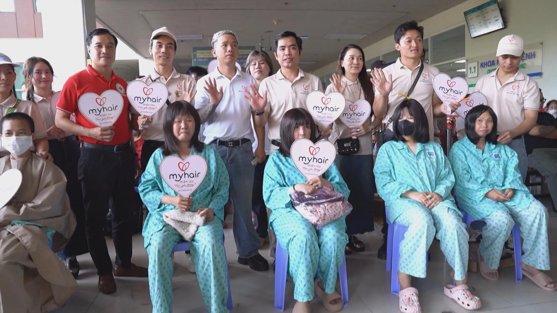 Hội Chữ thập đỏ TP. Hồ Chí Minh trao tặng 200 bộ tóc cho bệnh nhân ung thư  - Ảnh 5.