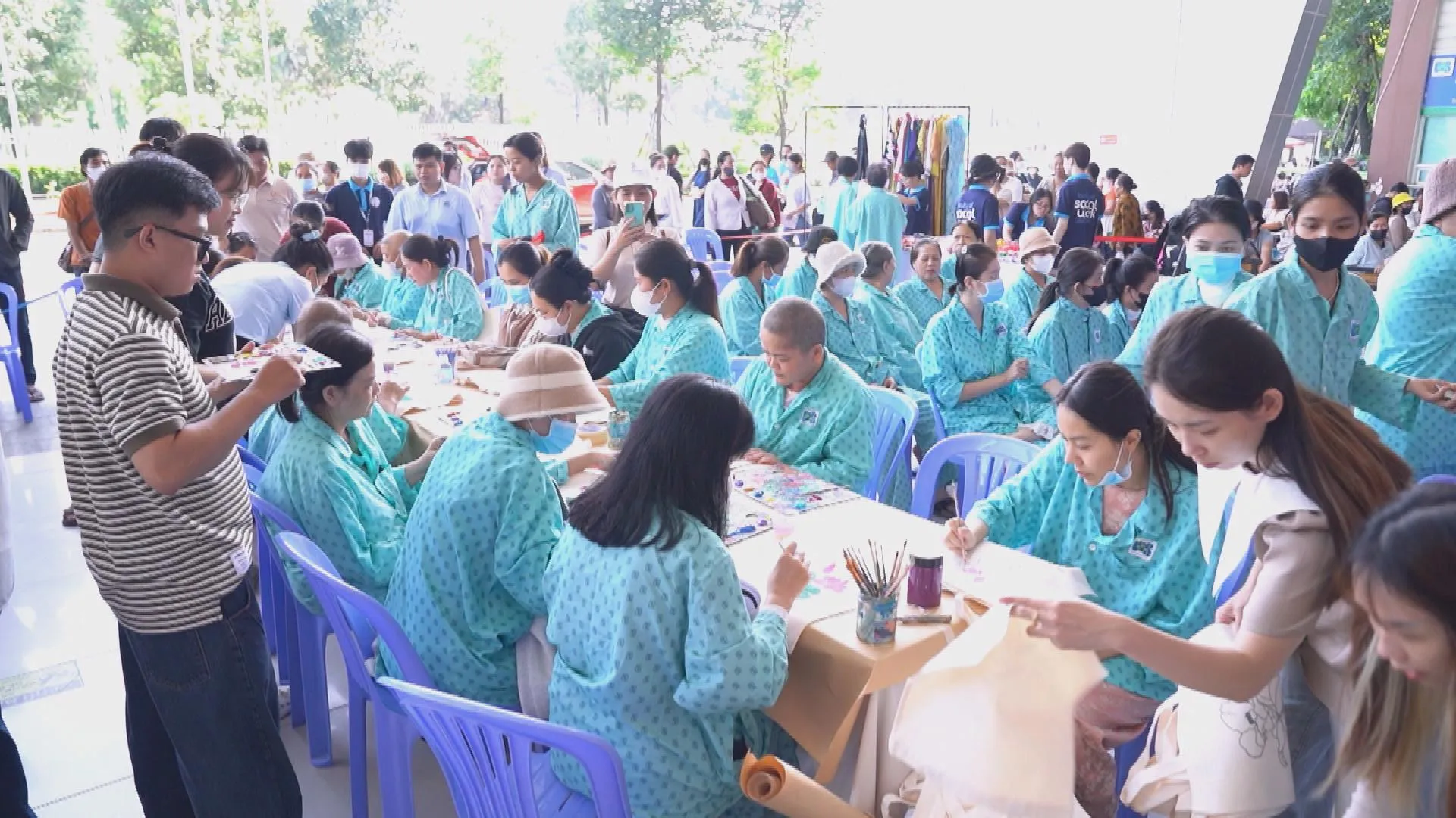 Hội Chữ thập đỏ TP. Hồ Chí Minh trao tặng 200 bộ tóc cho bệnh nhân ung thư  - Ảnh 3.