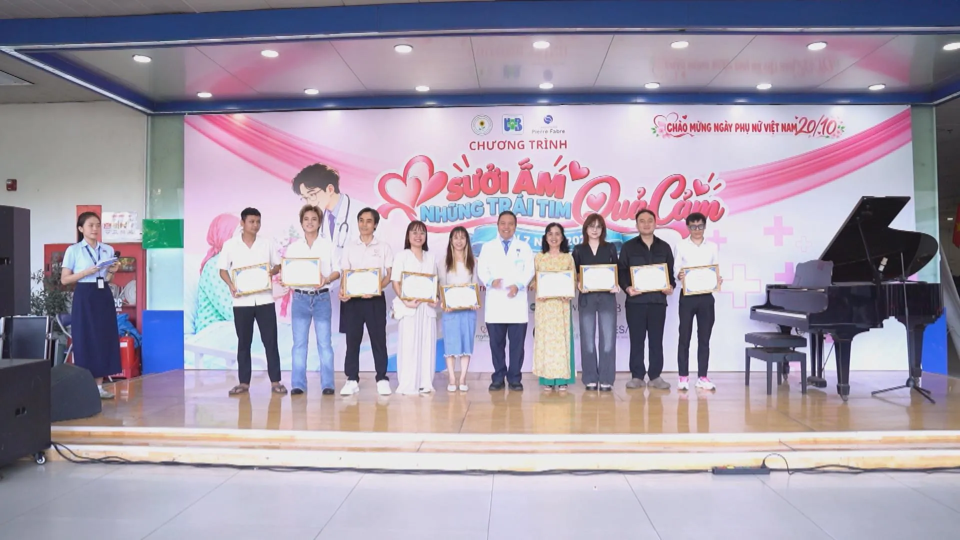 Hội Chữ thập đỏ TP. Hồ Chí Minh trao tặng 200 bộ tóc cho bệnh nhân ung thư  - Ảnh 1.