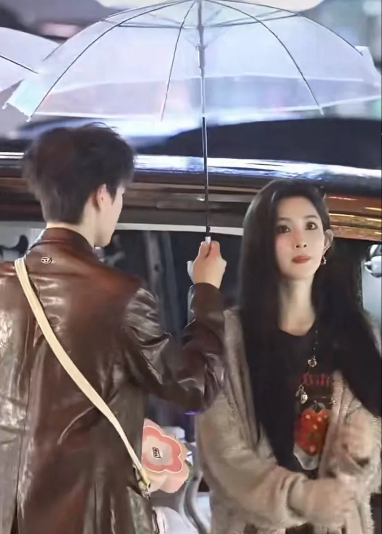 Khoảnh khắc nào cũng thấy "tình bể bình"