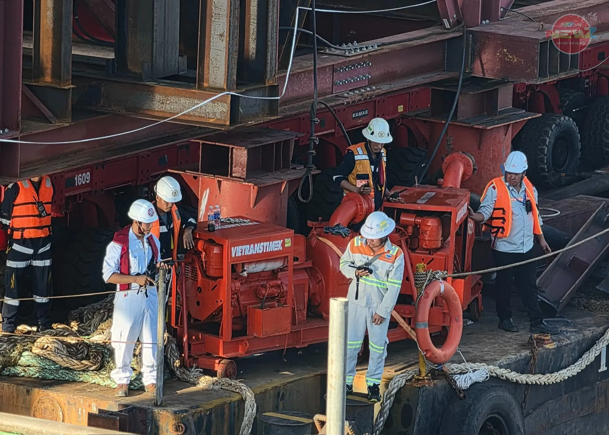 Hôm nay hợp long cầu đi bộ qua sông Sài Gòn - Ảnh 4.