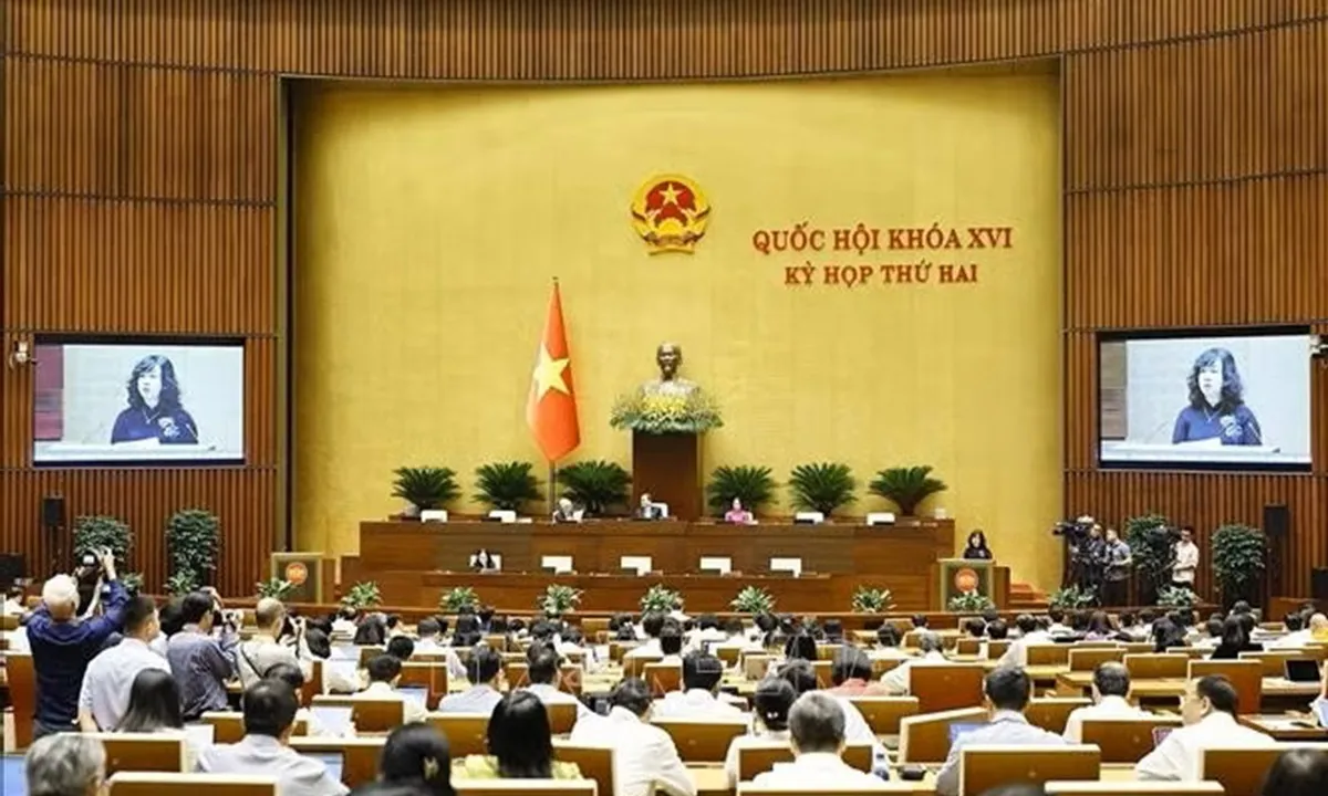 Quốc hội nghe trình bày tờ trình về 7 dự án luật