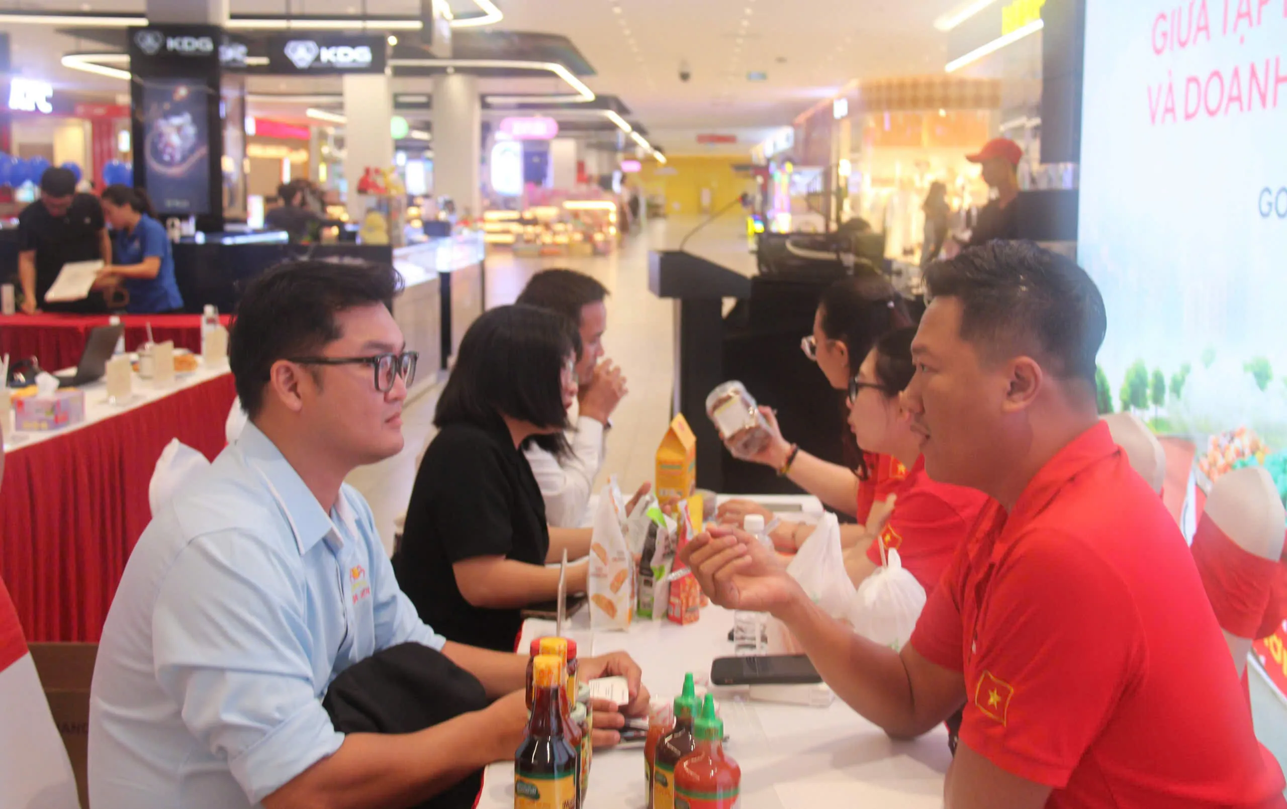 Đội ngũ thu mua của Central Retail Việt Nam kết nối trực tiếp với các doanh nghiệp TP Đồng Nai - Ảnh Bá Nam